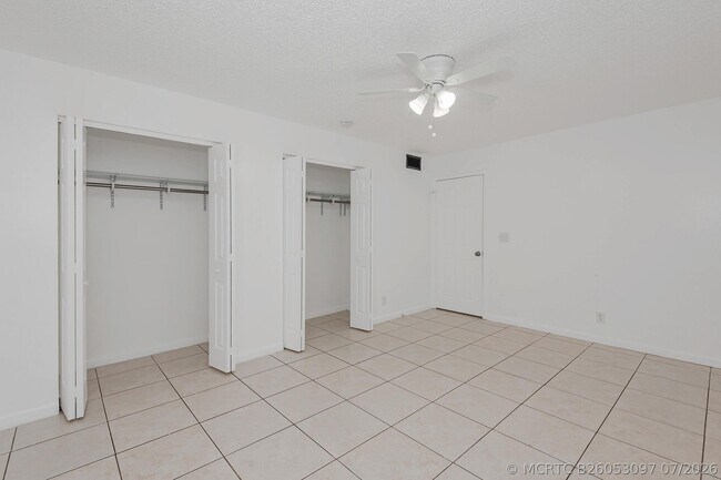 Building Photo - 8830 W Sample Rd