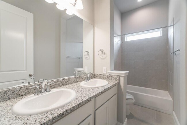 Building Photo - 2344 Goldenglade Dr