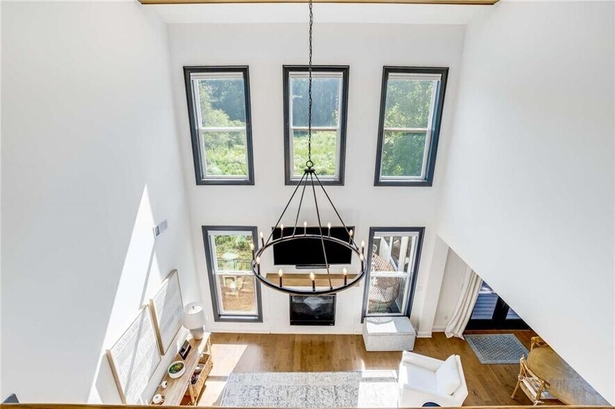 Building Photo - 520 Walden Glen Ln