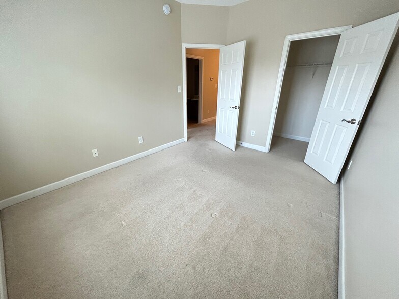Building Photo - 105 Havelock Ct