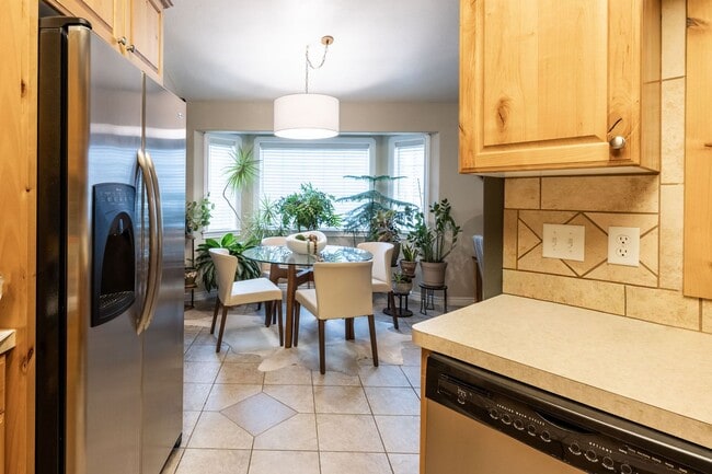 Building Photo - 3 Bedroom 2 bath home in Sugar City Idaho 2 stall garage in awesome neighborhood