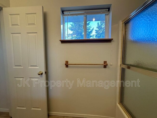 Building Photo - 608 Swan Ct