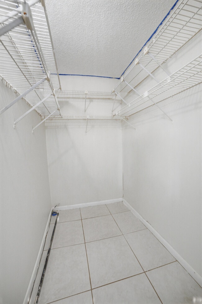 Building Photo - 1025 Newcastle B