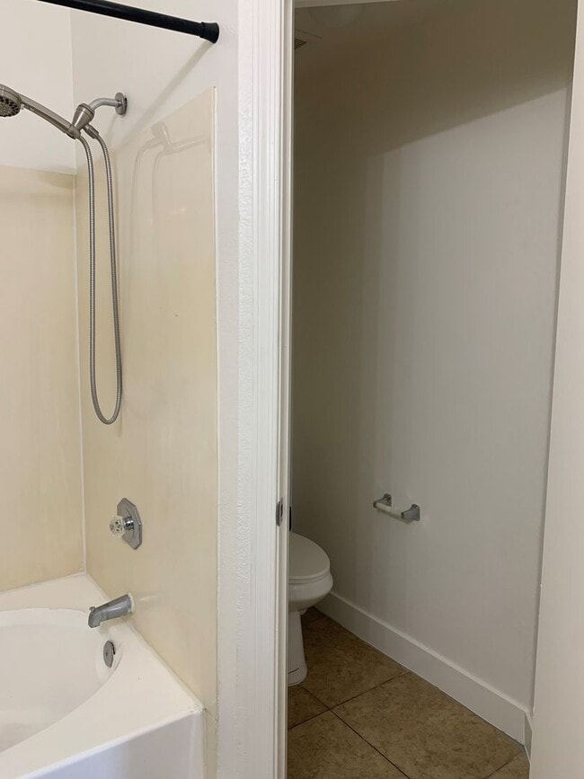 Building Photo - Ready Now!! 3BR 2.5BA located in Chandler - Cross Streets: Warner/Alma School