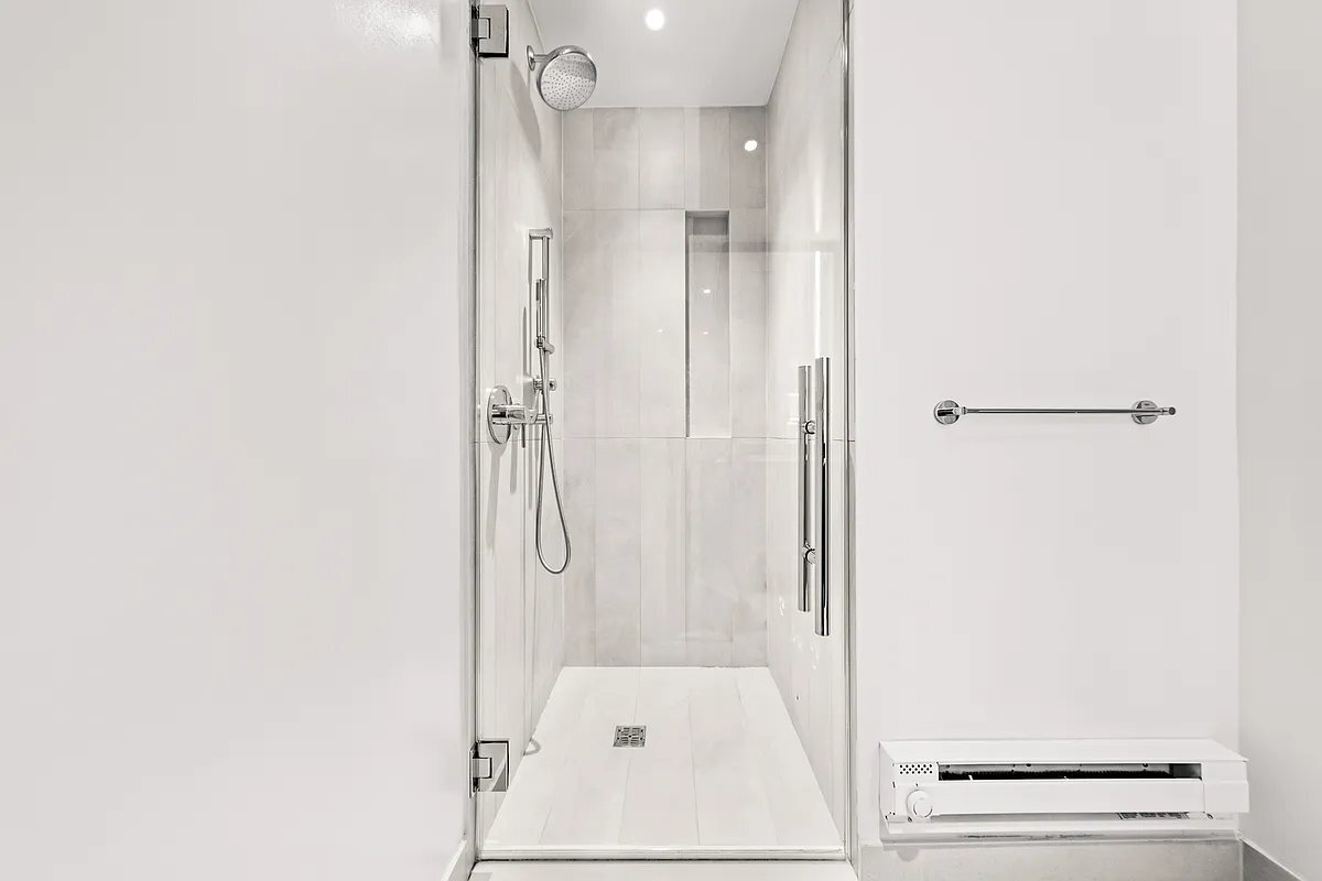 Building Photo - 171 Chrystie St
