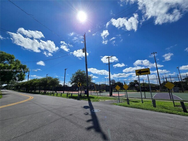 Building Photo - 716 NW 14th Way