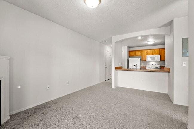 Building Photo - Upstairs 1-bedroom, 1-bath Apartment in an...