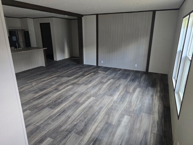 Building Photo - 132 Galahad Dr