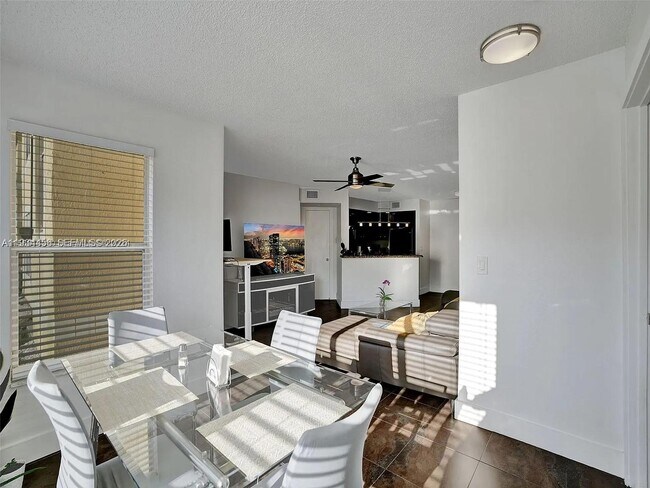 Building Photo - 457 Vista Isles Dr