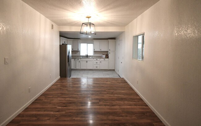 Building Photo - 3107 W Granada Rd