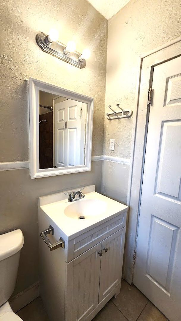 Building Photo - 2 Bed 1 Bath Duplex in the Aurora Addn NW OKC