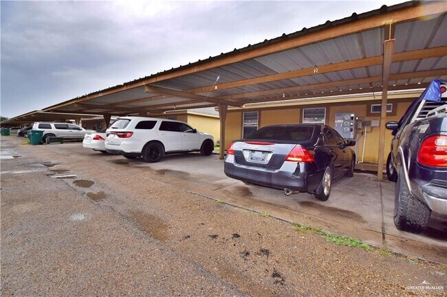 Building Photo - 14 Douglas