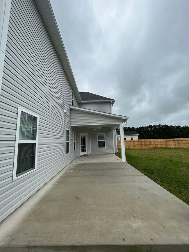 Building Photo - Welcome to Stateside!