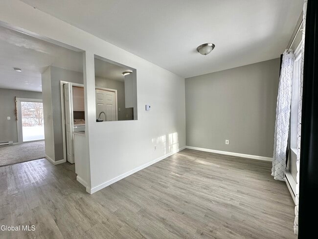 Building Photo - 31 Suncrest Dr