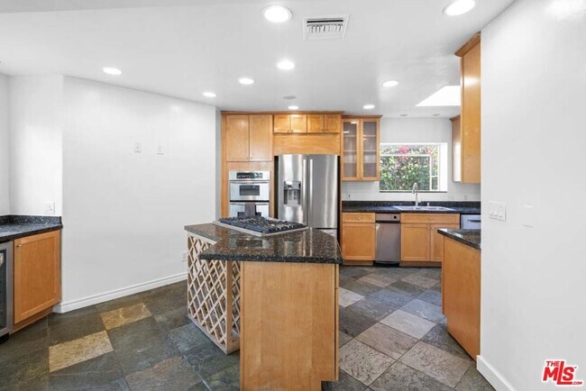 Building Photo - 10453 Holman Ave