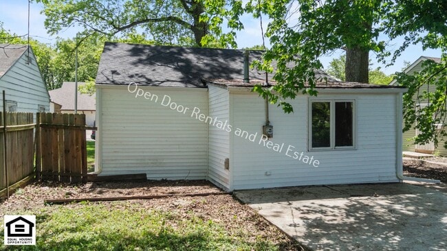 Building Photo - $200 off first months rent* 2 Bedroom home...