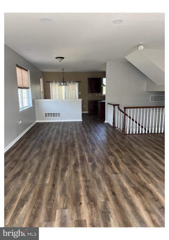 Building Photo - 1 Fieldstone Ct