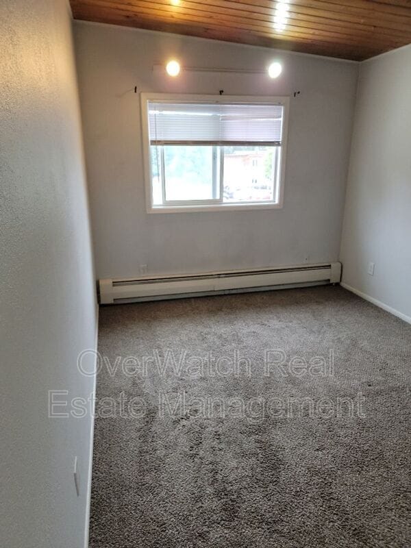 Building Photo - 341 E 46th Ave