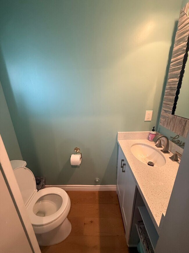 Building Photo - Beautiful, Remodeled 4 Bed, 2.5 Bath in th...