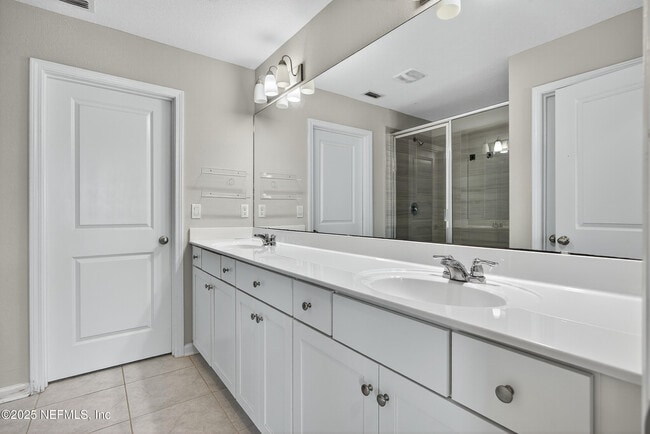 Building Photo - 11233 Minnetta Ct