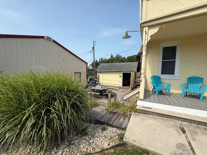 Building Photo - 6348 Memorial Rd