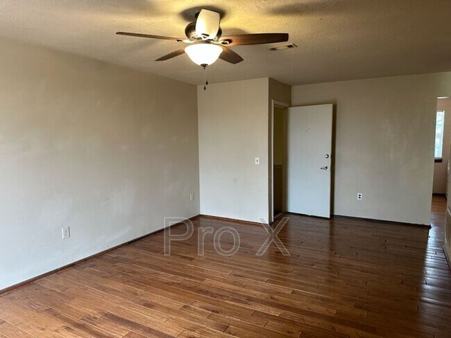 Building Photo - 111 Elm St