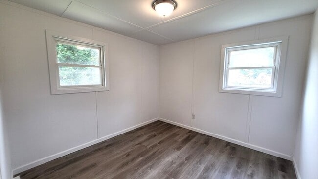 Building Photo - Two Bedroom Duplex apt for Rent: Two Weeks...