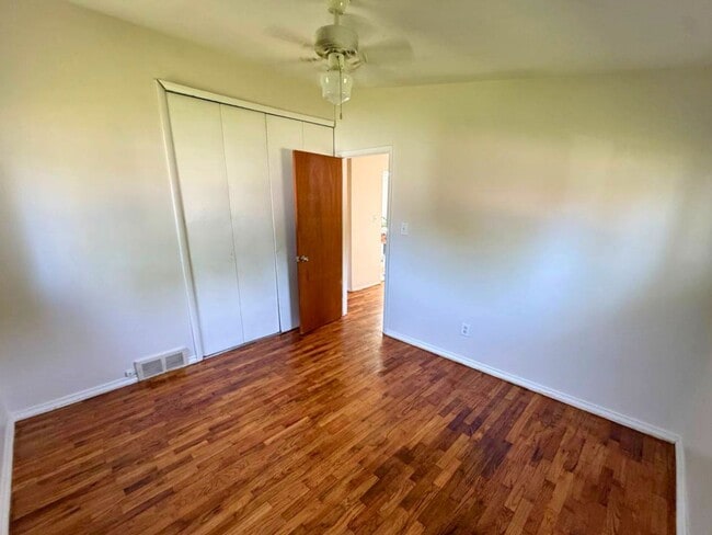 Building Photo - Updated Ranch with New Appliances