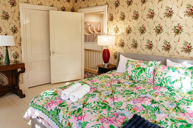 Building Photo - 519 28th St