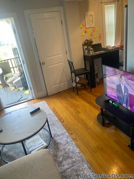 Building Photo - 127 Shirley St