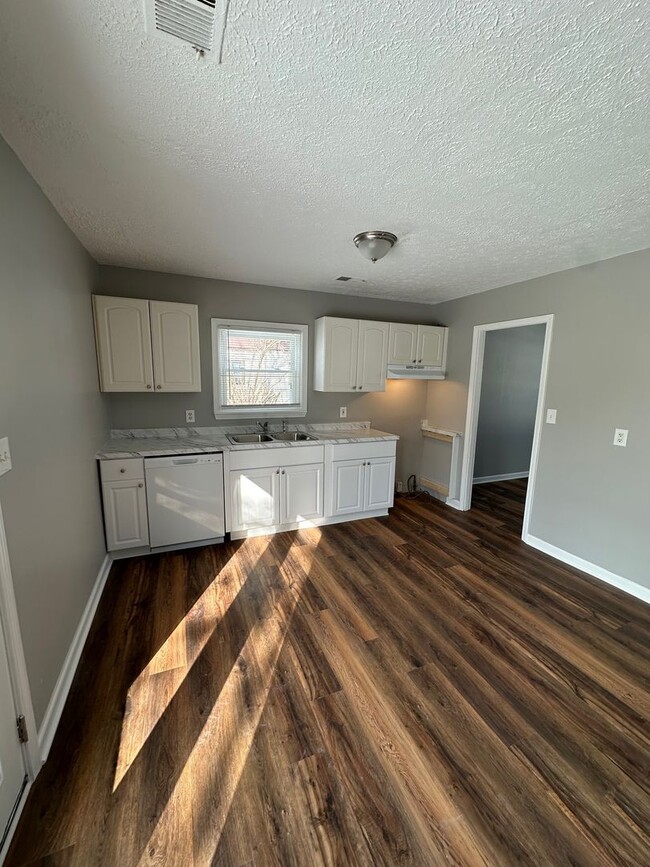 Building Photo - Three bedroom, One bath home with 2 1/2 De...