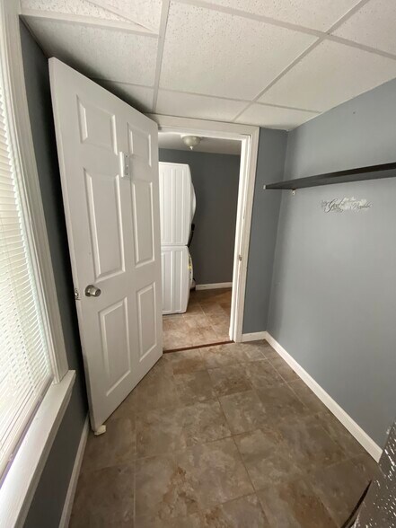 Building Photo - 359 Crescent St