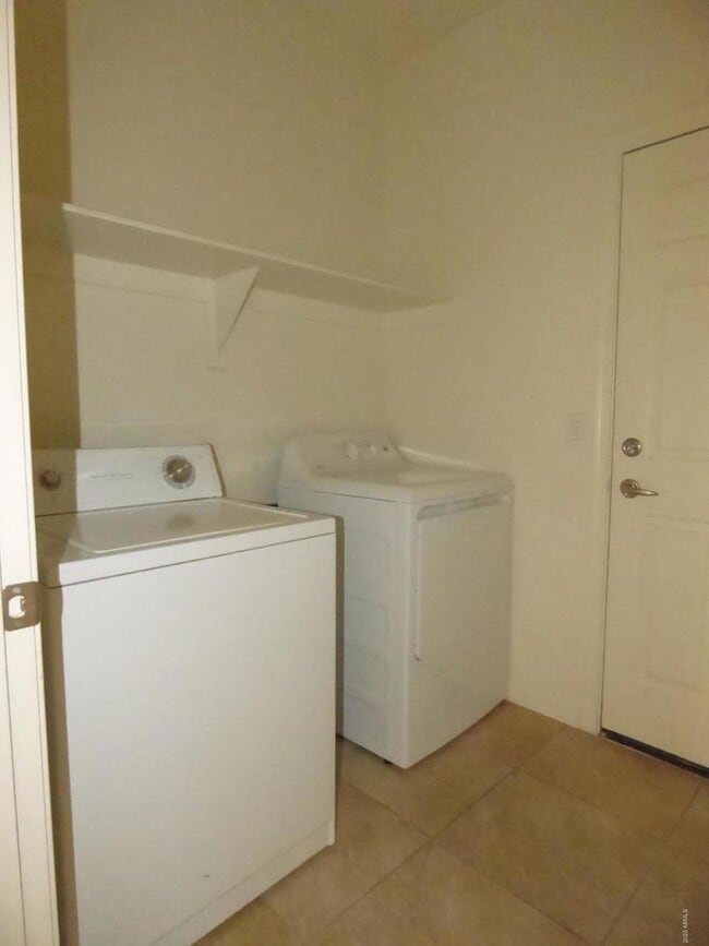 Building Photo - Great home for the money and size in Wadde...