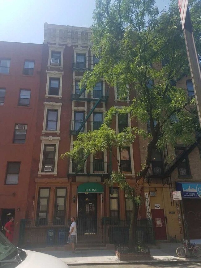 Building Photo - 406 W 47th St