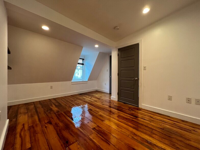 Building Photo - 2 Mount Pleasant Pl