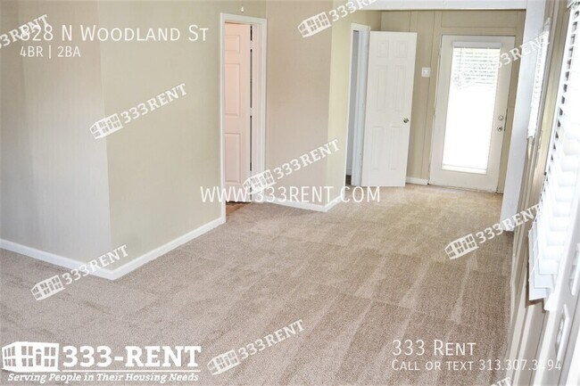 Building Photo - 828 N Woodland St