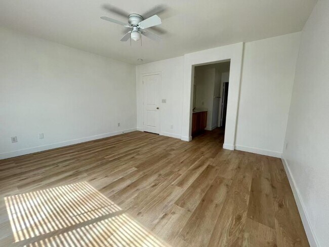 Building Photo - Sweet 2 stories single-family house with 4 bedrooms