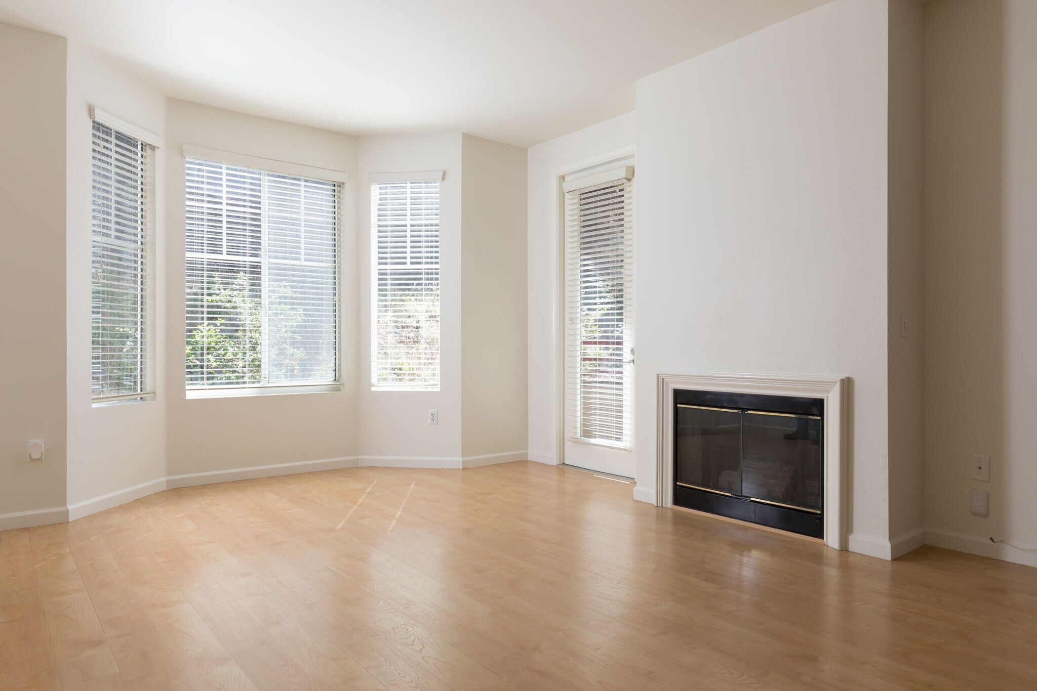 Door to deck in L/R - 240 Caldecott Ln