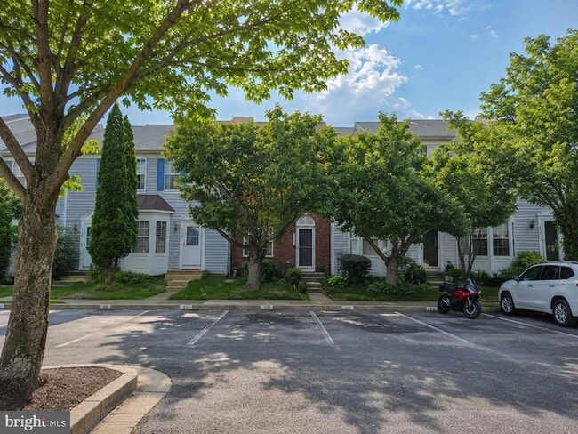 Building Photo - 3315 Hollow Ct