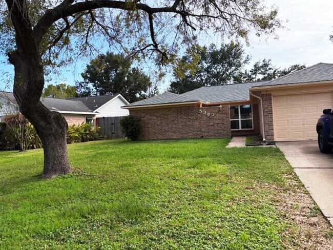 Building Photo - 5363 King Richard Dr