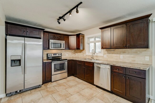 Building Photo - 4802 Amesborough Rd