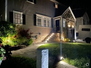 Building Photo - Spacious 5 Bed 2 Full Bath