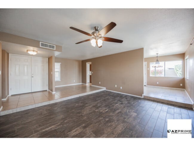 Building Photo - Welcome to this Delightful 3/2 Phoenix House!