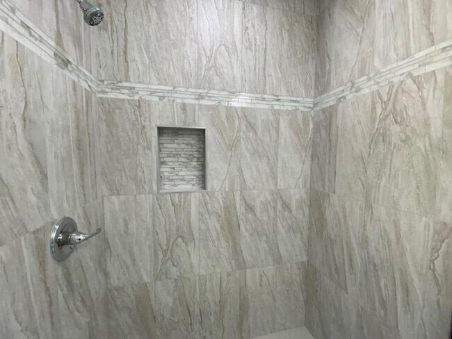 Building Photo - Spacious 3 Bedroom Home in Mary Esther!