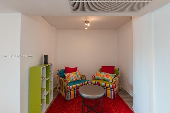 Building Photo - 900 Bay Dr