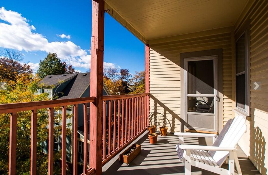 Building Photo - 176 Elm St