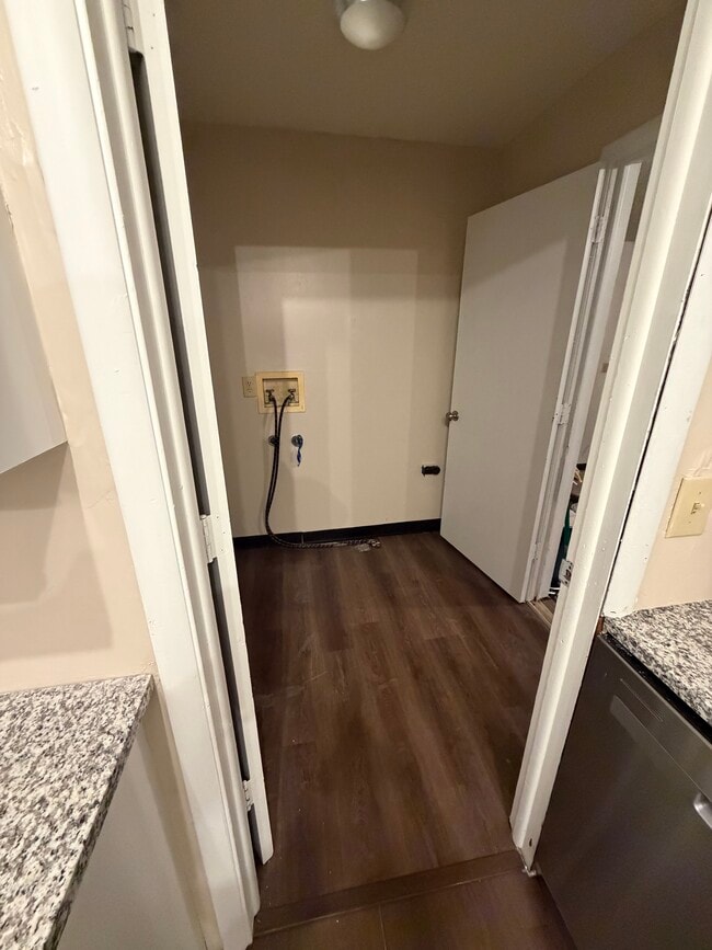 Building Photo - 4030 Redfern Dr