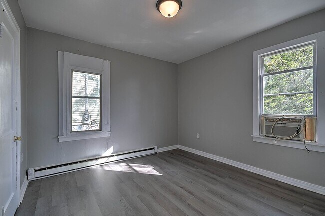 Building Photo - 304 N Hardin St