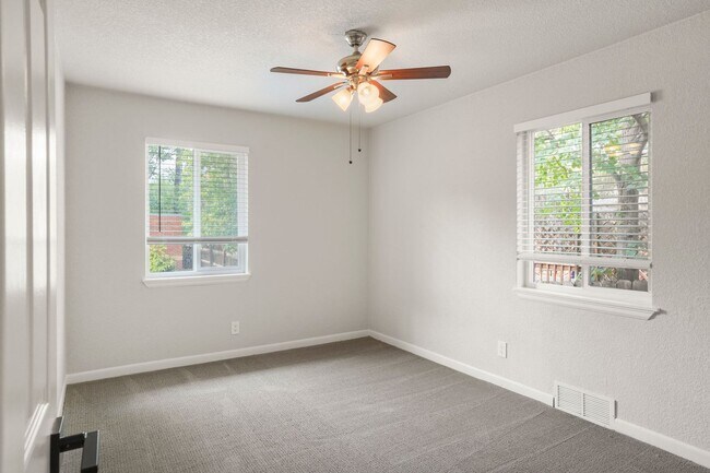 Building Photo - Recently Updated 4-Bedroom Near DU – Utilities Included + Garage Available