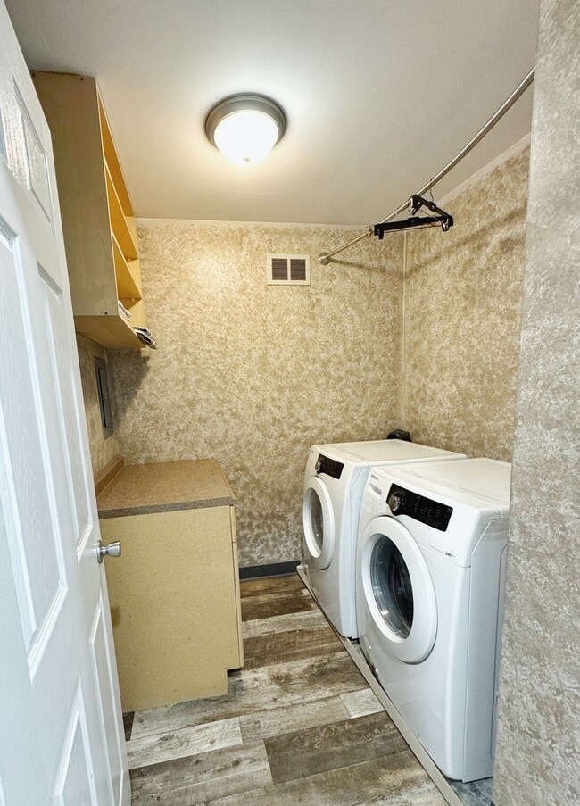 Building Photo - 576 Greystone Ln